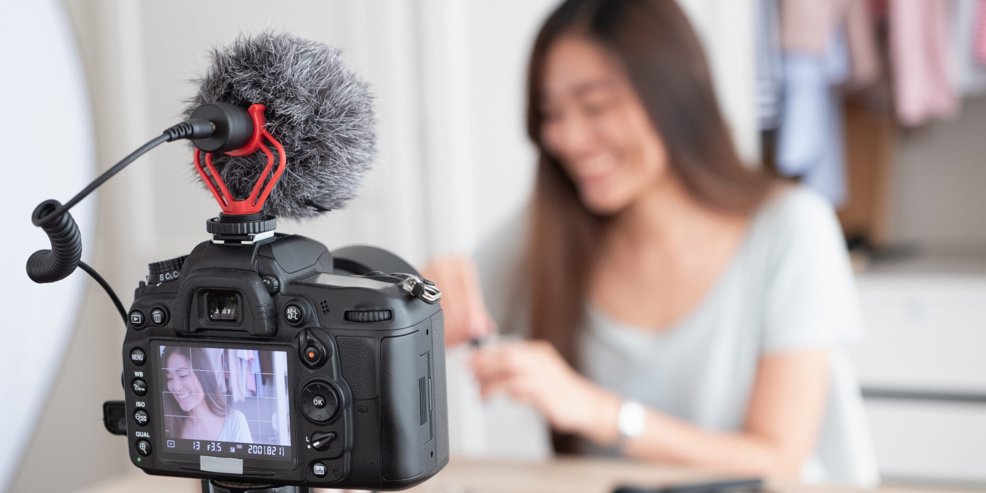 how to loop a video