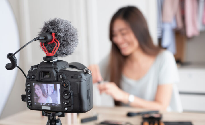 how to loop a video